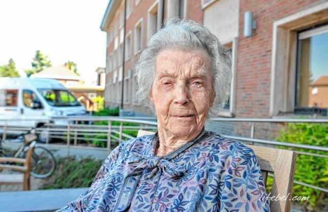 Старые европейцы. Пожилые европейцы. Самая Старая женщина в мире. Пожилые женщины Германии. Самая Старая женщина в России на сегодняшний день.