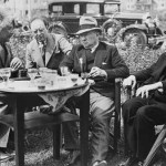 Альберт Эйнштейн, Марсель Авраам, Анатоль Де Монзи и Джеймс Энсор в саду ресторана Au Coeur | Остенде, 1933 год.