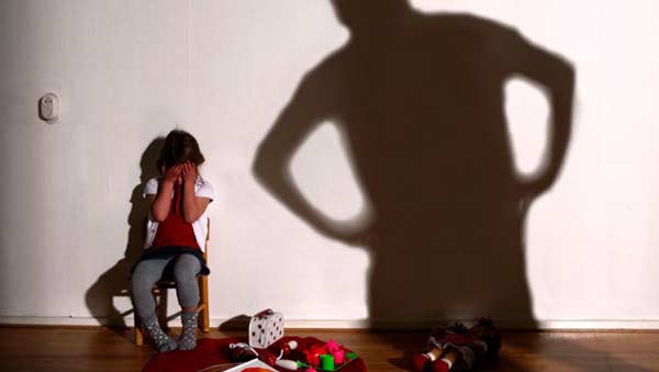 Каждую неделю 75 заявлений о насилии в отношении детей