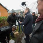 В Дании беженцы обязаны десять часов в неделю посещать курсы и столько же часов работать