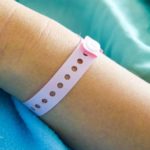 "Моя мать умерла из-за ошибочного имени на браслете"