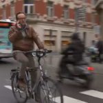 1 из пяти велосипедистов общается по телефону во время езды