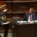 Премьер: "Девинтер, вы расист, ксенофоб и любитель серийного убийцы"