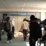 Несколько сот беженцев выдворены из приемного центра Харен