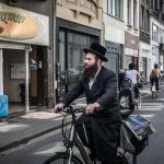 Нет рекламе нижнего белья в еврейском квартале Антверпена