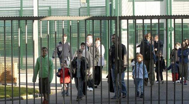 Возвращение к практике 2008 года: Семьи нелегалов снова будут содержать в закрытых центрах