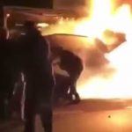 Очевидцы ДТП спасают мужчину из горящего автомобиля в Икселе