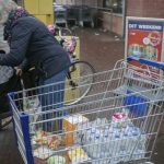 Бельгийка получают штраф 414 евро, потому что купила слишком много воды во Франции