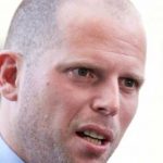 Франкен хочет выйти из миграционного пакта ООН