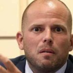 Франкен не может в это поверить: "Мэгги Де Блок добивается освобождения опасного преступника"