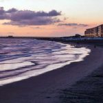 Владелец второго жилья требуют от властей 50 евро в день за то, что не может поехать на побережье