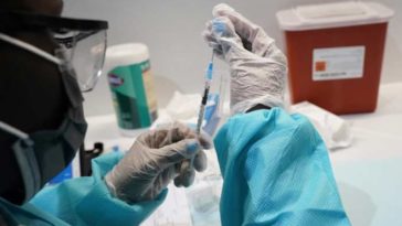 Вакцинация 16 и 17-летних подростков оспаривается в суде Бельгии