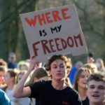 1500 человек протестуют в Брюсселе против возможной обязательной вакцинации