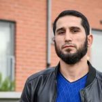 Отец Адам С. (34 года) перед домом, в который он ворвался, чтобы спасти своих детей.Отец Адам С. (34 года) перед домом, в который он ворвался, чтобы спасти своих детей.