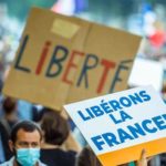 Франция: корона-паспорта до 2022 года? Если это будет зависеть от правительства Макрона, то да.