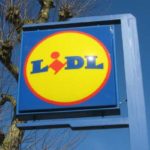 Сотрудницу Лидл уволили после 19 лет верной службы за съеденное «просроченное» печенье