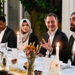 Александр Де Кроо разговляется с молодежью в Брюсселе