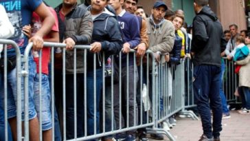 Венгрия угрожает отправить автобусы, полные беженцев, в Бельгию.