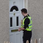 Будьте бдительны: мошенники под видом полицейских приходят к вам домой и пытаются украсть деньги