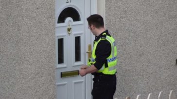 Будьте бдительны: мошенники под видом полицейских приходят к вам домой и пытаются украсть деньги