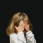 11-летняя девочка обратилась в полицию: «Мама бьёт нас ремнём и ложкой»