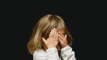 11-летняя девочка обратилась в полицию: «Мама бьёт нас ремнём и ложкой»