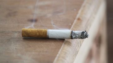 Новые правила для курильщиков приводят к абсурдным ситуациям