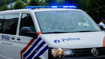 19-летний юноша погиб в своём доме в Дендерлеуве, его 15-летняя сестра задержана