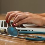 «Тревожные результаты»: каждый второй франкоязычный бельгиец отказываются от медицинских услуг по финансовым причинам