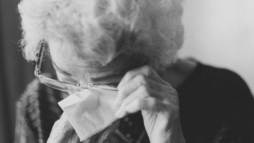 Мошенники выдают себя за банкиров: как 76-летняя женщина потеряла 2 800 евро