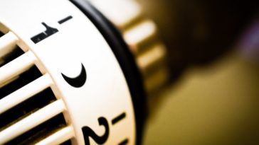 Стоит ли оставлять отопление включённым ночью, чтобы сэкономить на энергии?