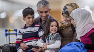 Мера госсекретаря по миграции признана незаконной: приём беженцев будет возобновлён