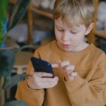 Как смартфоны разрушают здоровье детей: предупреждение психиатра