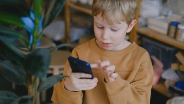 Как смартфоны разрушают здоровье детей: предупреждение психиатра