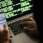 Правильная реакция спасла от мошенничества: женщина помогла поймать преступника