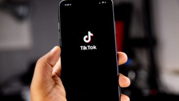 Какое количество просмотров на TikTok позволит достичь уровня средней зарплаты в Бельгии?