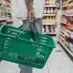 Правительство снижает налоги: Покупки в супермаркете подешевеют