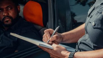 Большая проблема для многих фламандцев: длинные очереди и штрафы до 500 евро