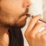 Профессор предлагает запрет на продажу табака будущим поколениям в Бельгии