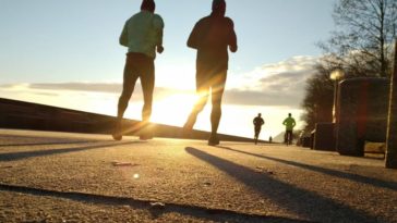 Как за полчаса сжечь максимум калорий: от прогулки до бокса