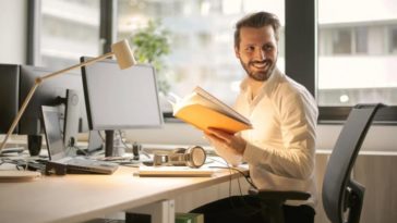 Кто зарабатывает больше в Бельгии: госслужащие или сотрудники частных компаний?