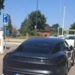 Фламандец потратил 1.000 евро, чтобы "уколоть" Tesla через номерной знак