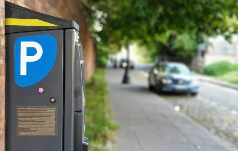 С мая — новые санкции для злостных неплательщиков парковки