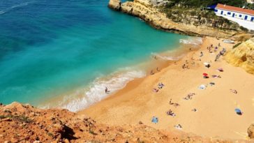 Алгарве признан самым дешёвым туристическим направлением 2025 года