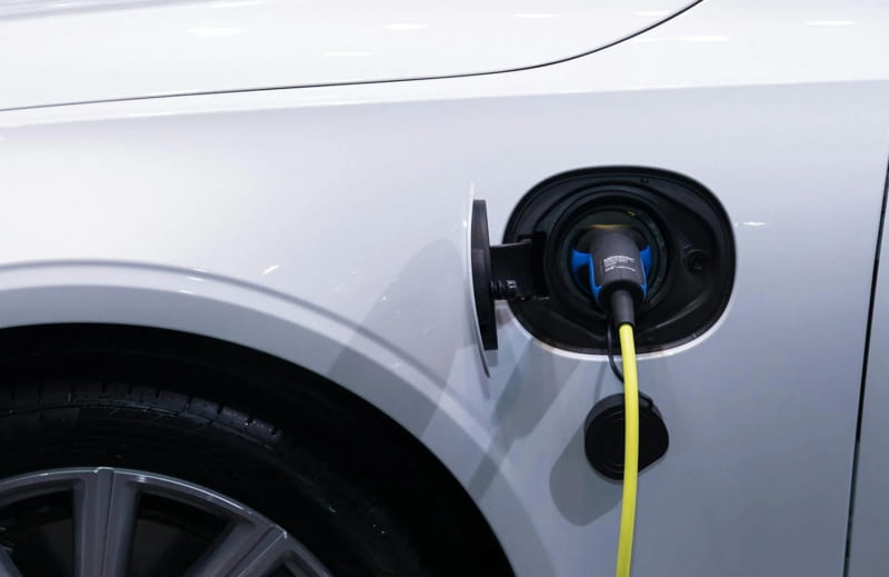 Электромобили Stellantis страдают от проблем с зарядкой: что нужно знать владельцам