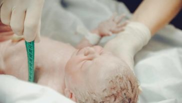 Врачи осуждены за родовую травму младенца в Бельгии