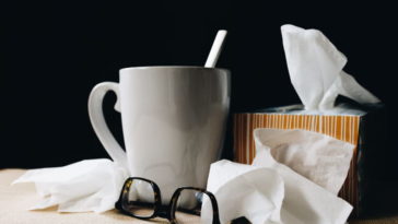 Опыт уходит на больничный: старшие сотрудники болеют вдвое чаще