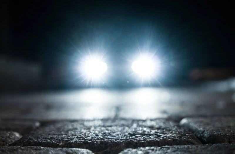 Не включай фары без причины: в Бельгии за это штраф 116 евро