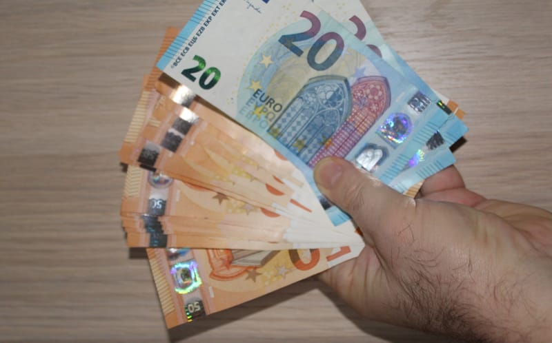 70% бельгийцев не хранят деньги дома — стоит ли последовать их примеру?