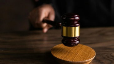 Социальное жильё превратили в свалку и распродали: паре грозит тюрьма